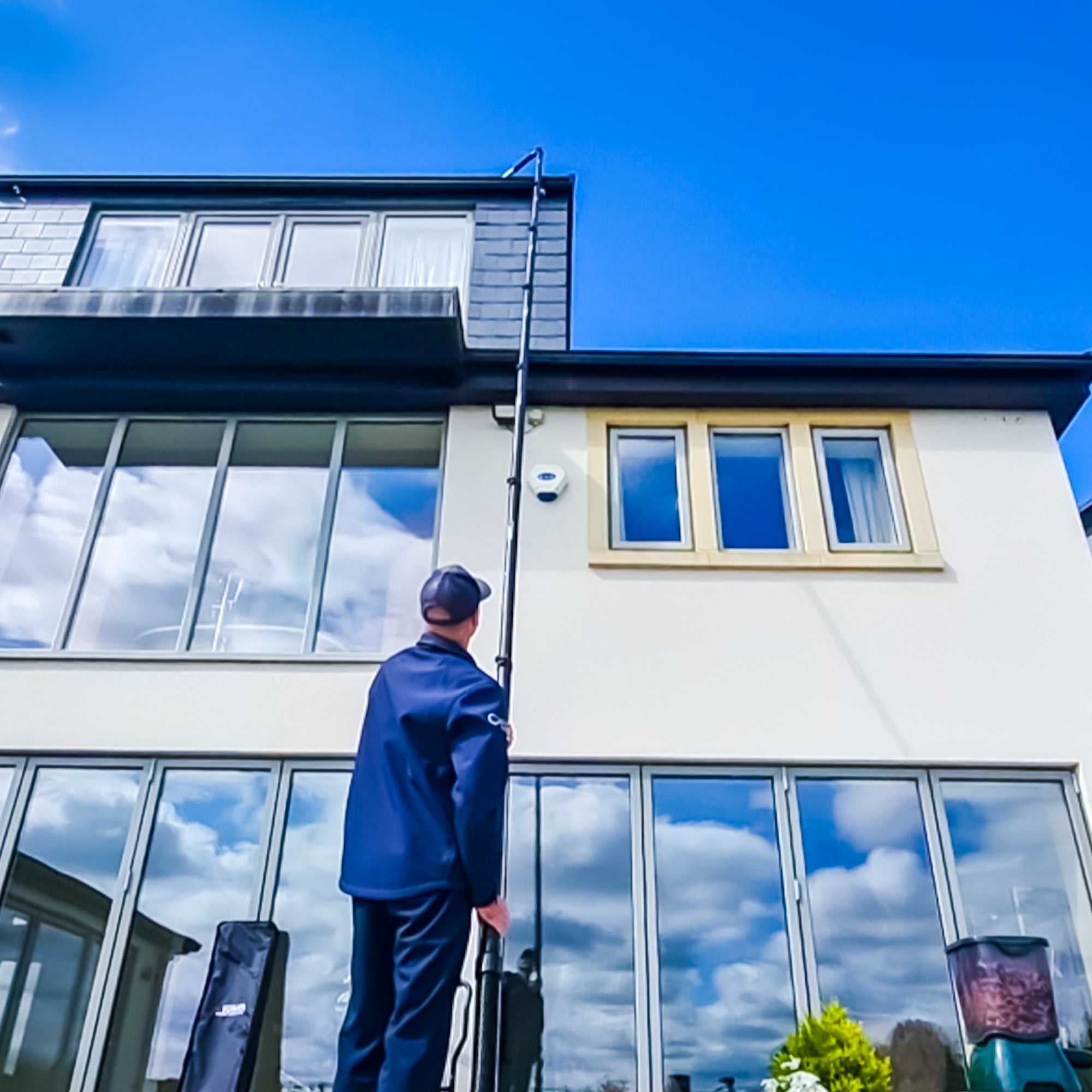 How to Clean Gutters With a Gutter Vacuum